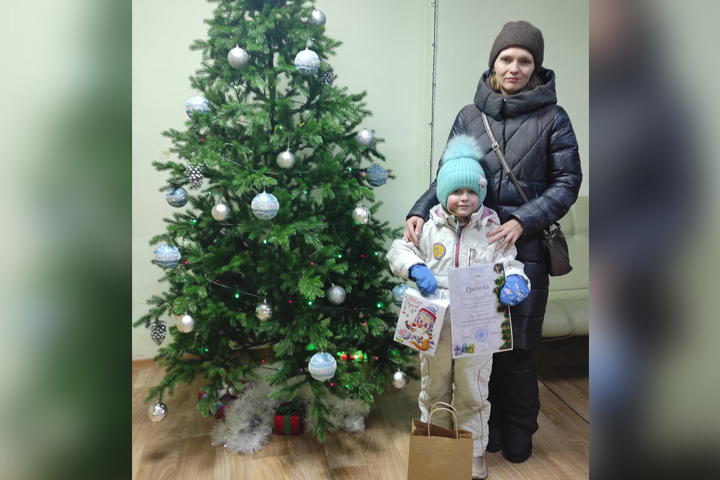 Разрез Кирбинский поздравил более тысячи детей с Новым годом